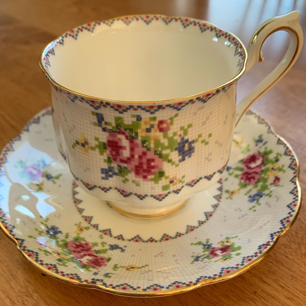 Royal Albert Bone China. Petit Point China.